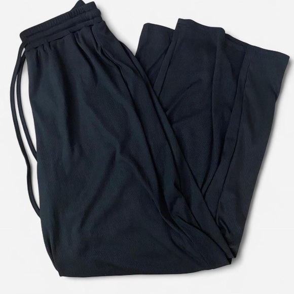 Black Ribbed Set - Picture 3 of 5